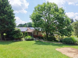 5215 Caste Dr, Pittsburgh, PA