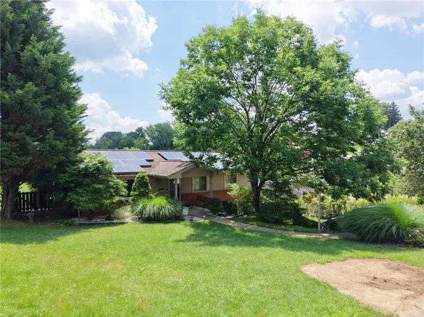 5215 Caste Dr, Pittsburgh, PA 15236