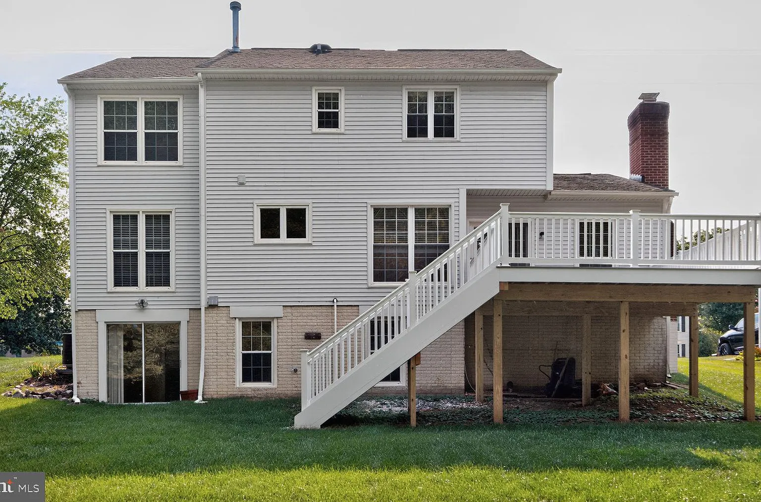 3 bed, 3.5 bath, 3054 sqft, $3,200 — Photo 3