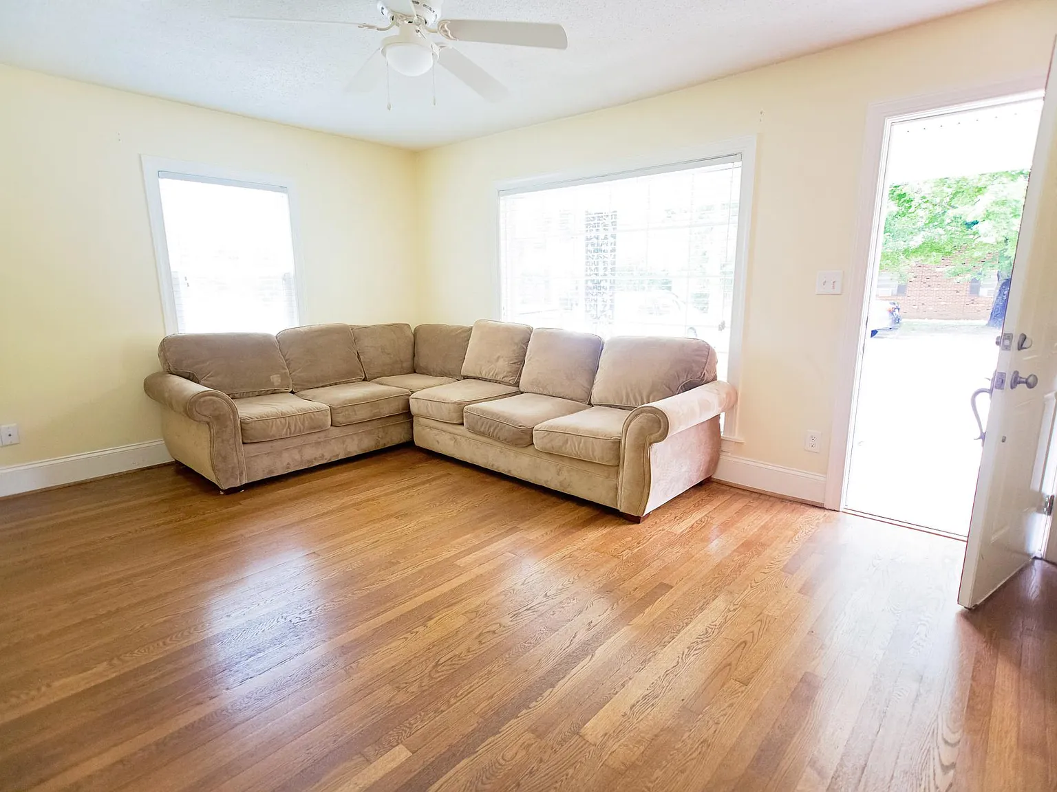 4 bed, 1350 sqft, $4,600 — Photo 3