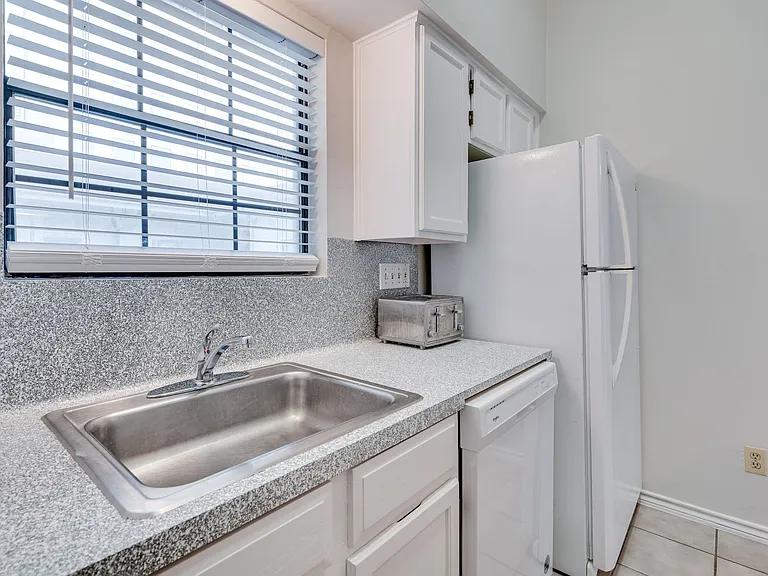 1908 San Antonio St #306 — Photo 17