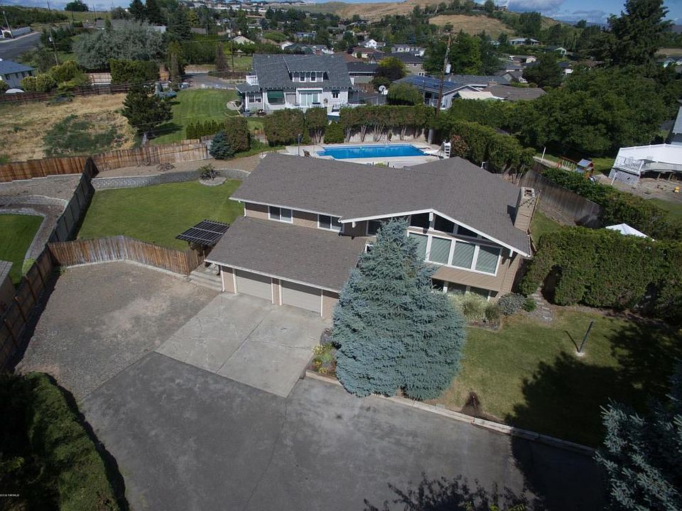 1st image of 20 Herlou Dr