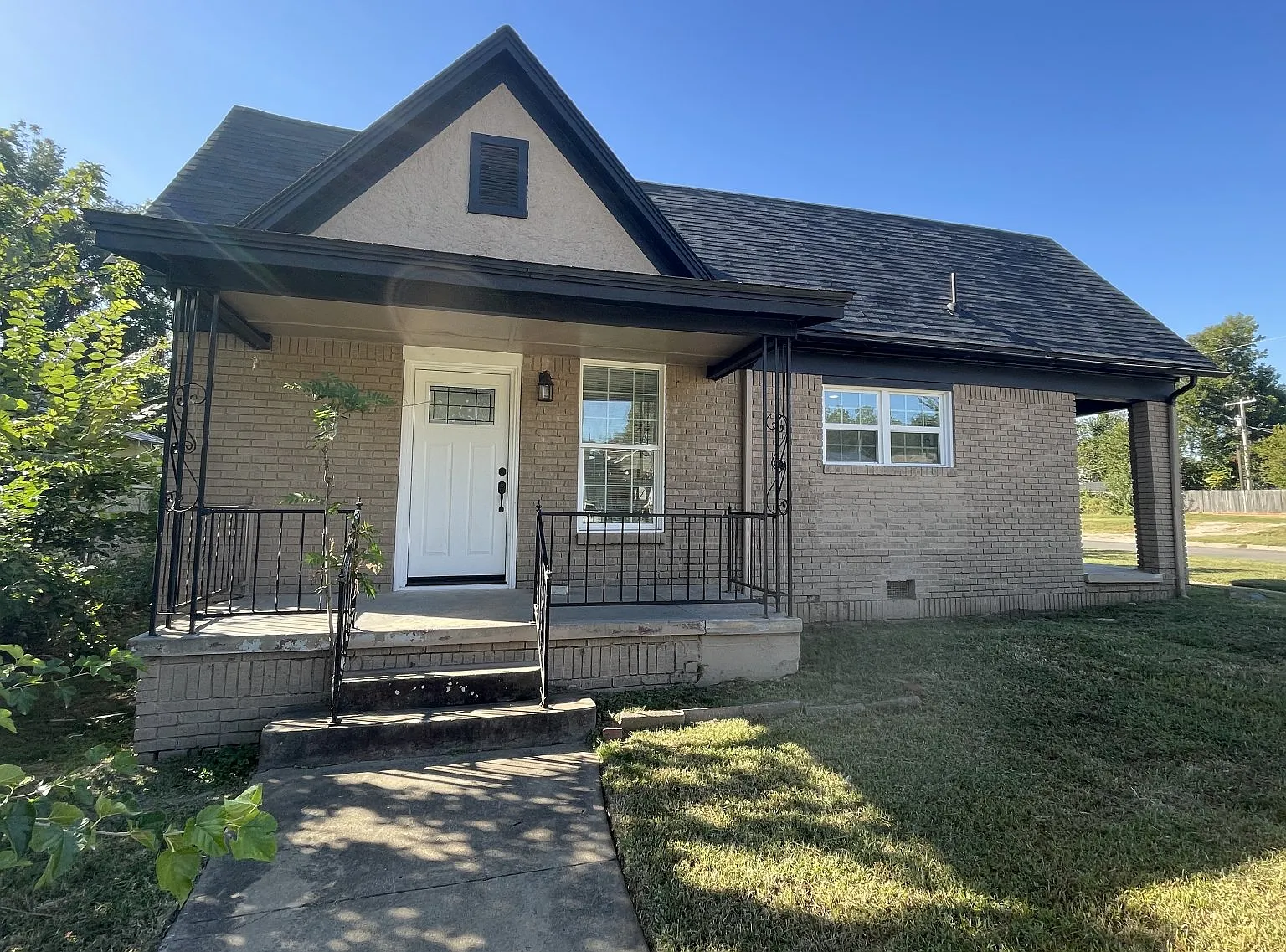 2 bed, 2.0 bath, 859 sqft, $1,000 — Photo 1