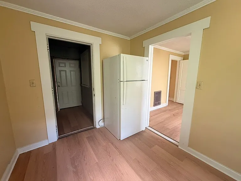 346 N College St — Photo 5