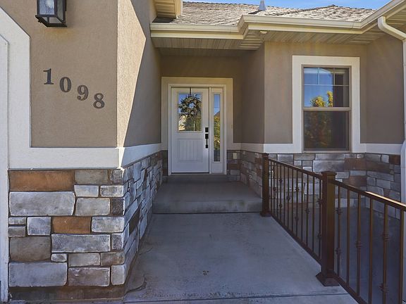 2nd image of 1098 N Valley View Dr
