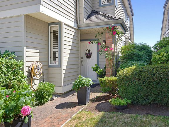 2nd image of 920 Citadel Dr #8