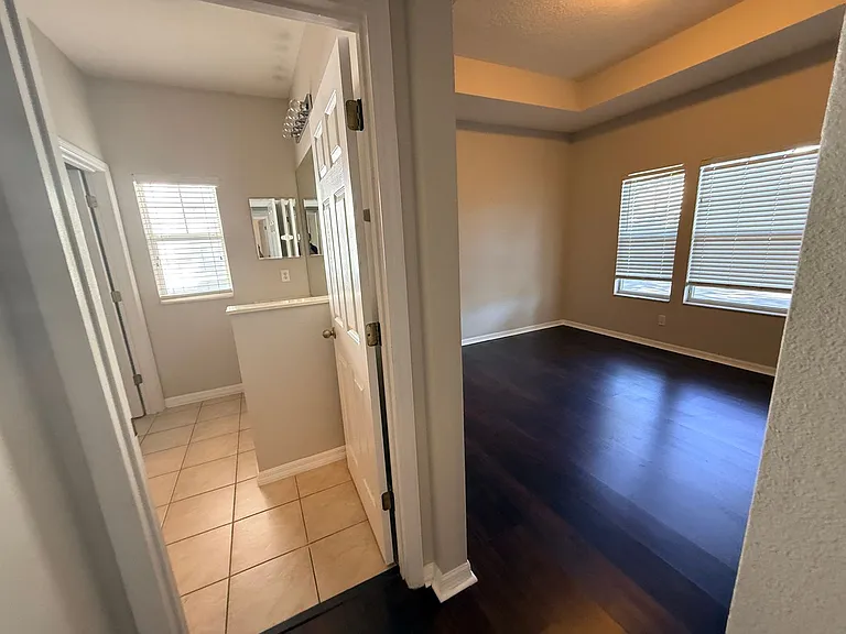 1110 Oak Pond Dr — Photo 5