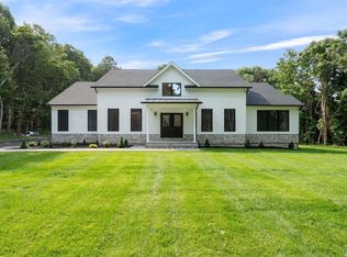 30 Bluffs Dr, Baiting Hollow, NY 11933