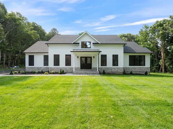 30 Bluffs Drive, Baiting Hollow, NY 11933