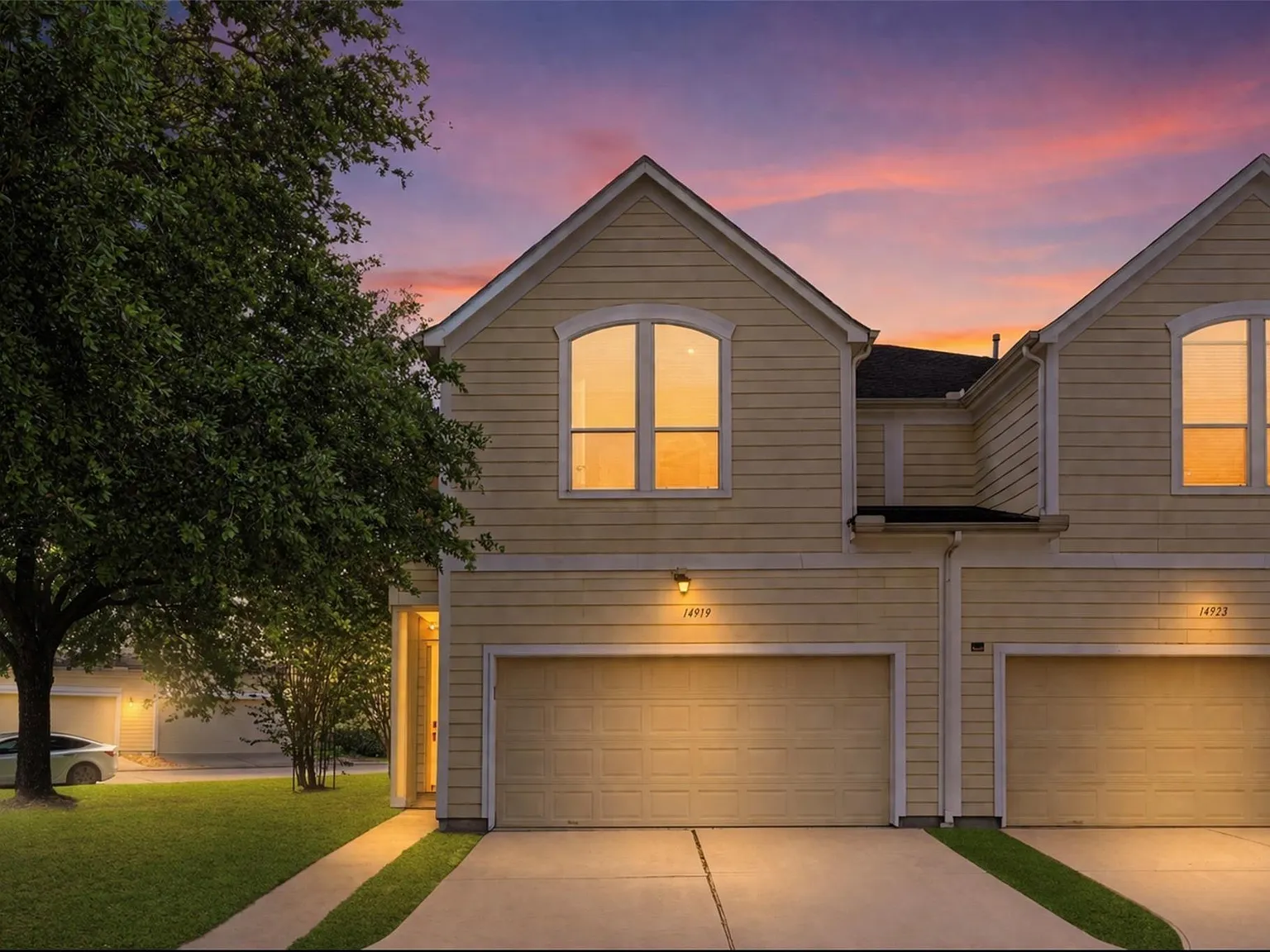 3 bed, 2.5 bath, 2091 sqft, $2,095 — Photo 1