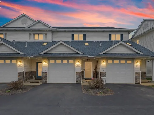 1223 W Lakeshore Dr, Port Clinton, OH 43452