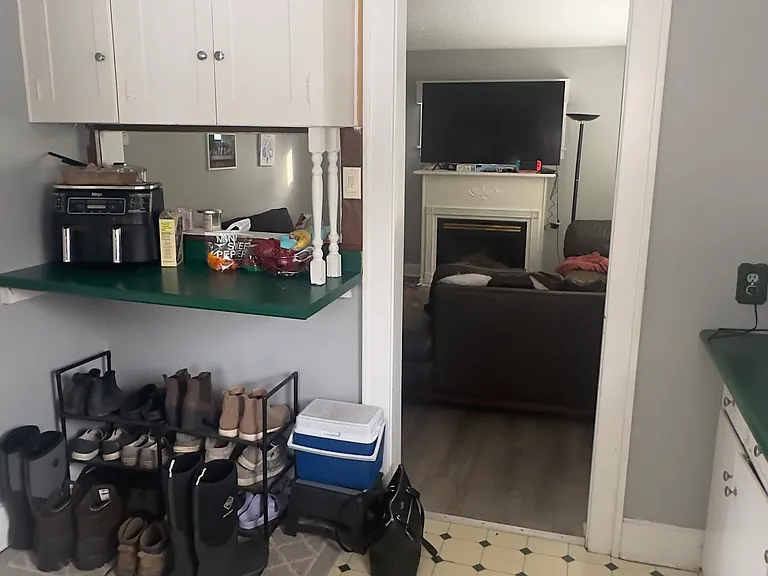 1714 Kenwood Ave — Photo 4