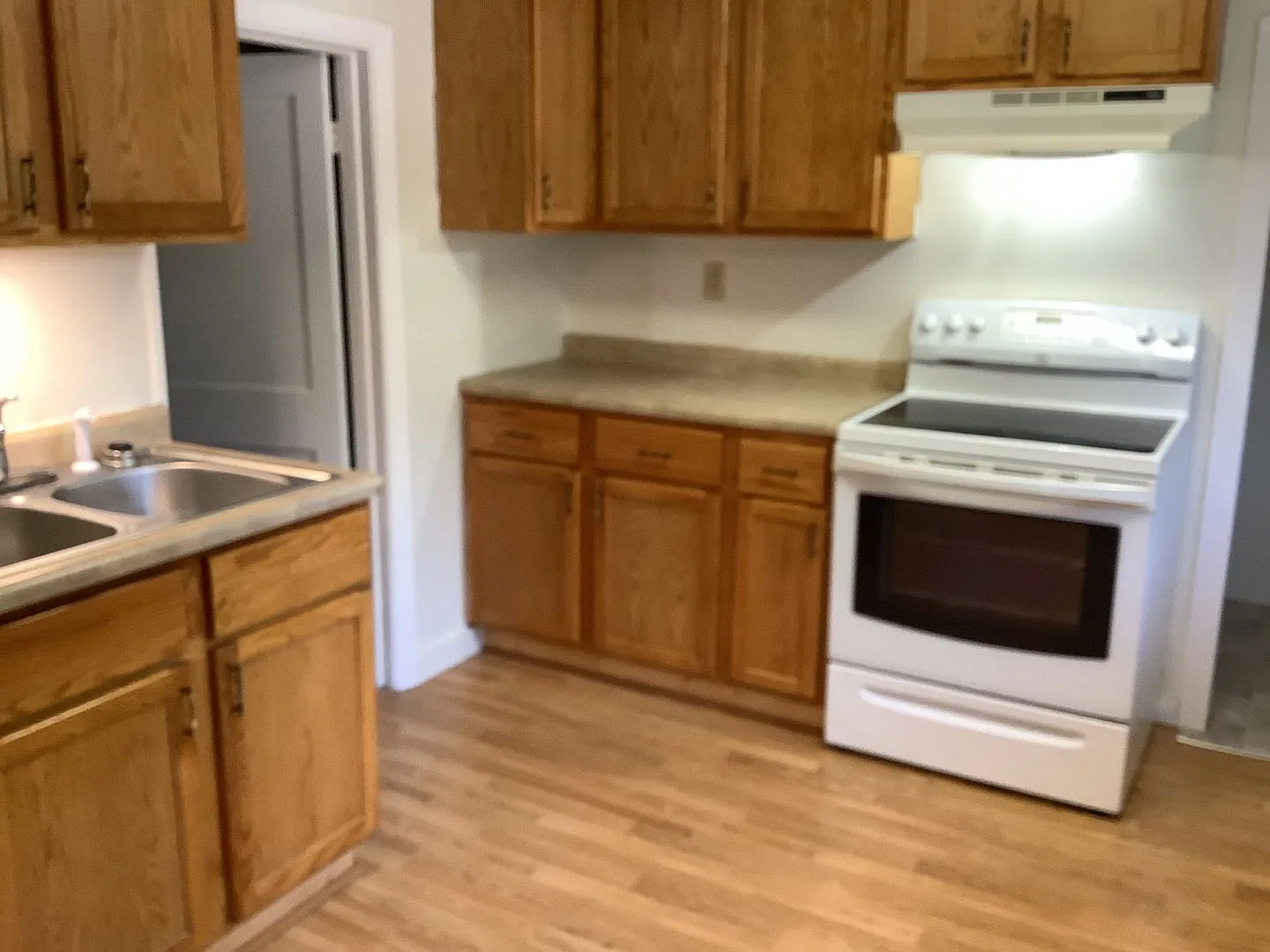 2 bedroom, 1 bath apartment — Photo 3