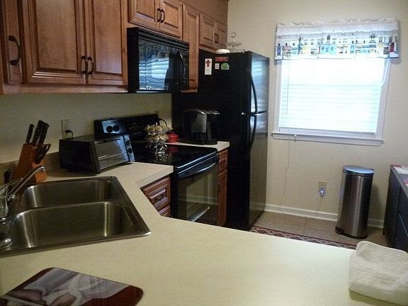 5th image of 2604 Coventry Dr #C