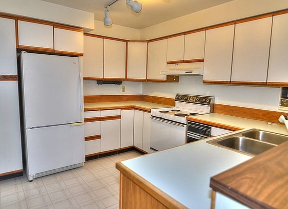 5th image of 1720 NE 179th St #B-102