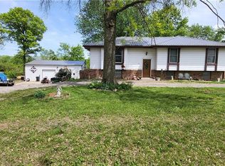 6801 SE Horseshoe Dr, Holt, MO 64048
