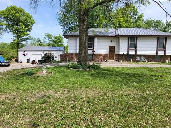 6801 SE Horseshoe Dr, Holt, MO 64048