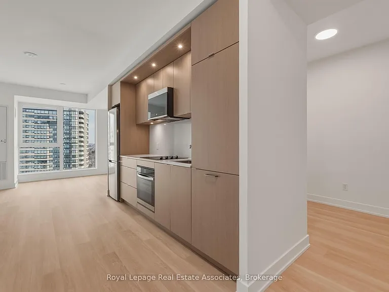 25 Cordova Ave #1802 — Photo 2