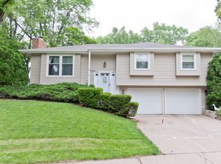 2330 Ridge Trl NE, Cedar Rapids, IA 52402