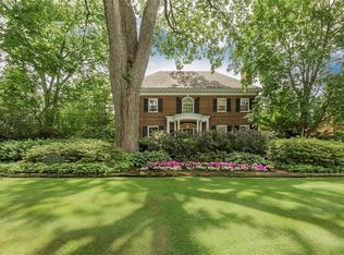 22150 McCauley Rd, Shaker Hts, OH 44122