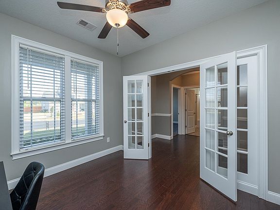 5th image of 215 McCloud Ct