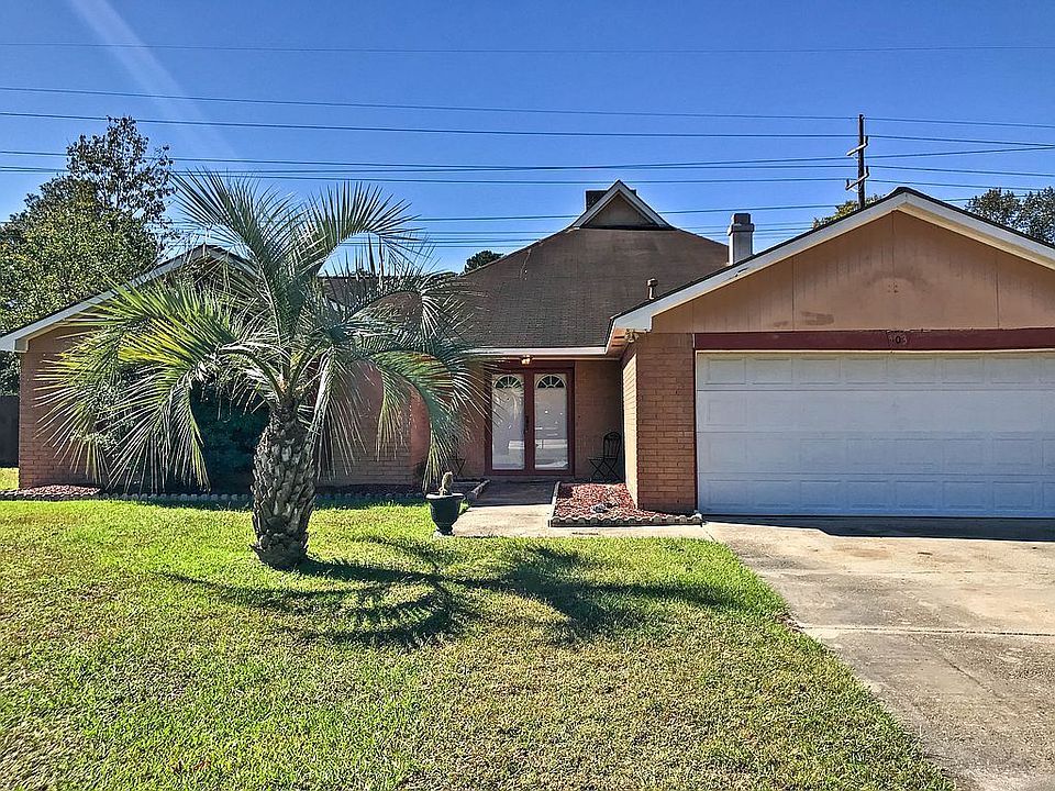 1st image of 403 Driftwood Cir
