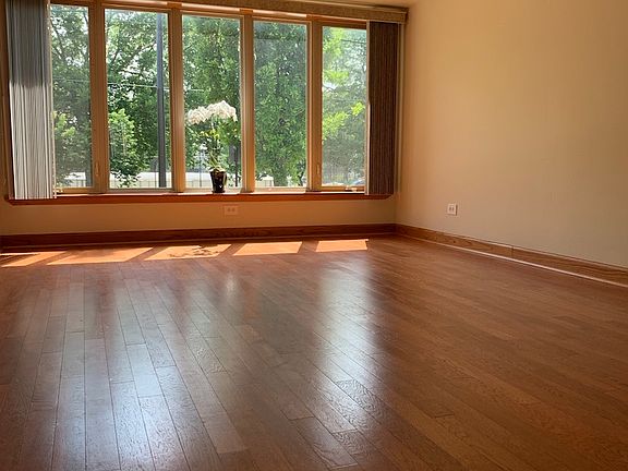 3rd image of 5640 S Narragansett Ave #1