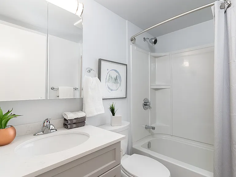110 Adamar Rd — Photo 3