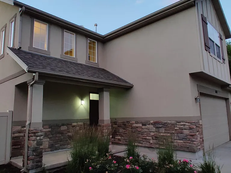1077 N Kettering Dr — Photo 2