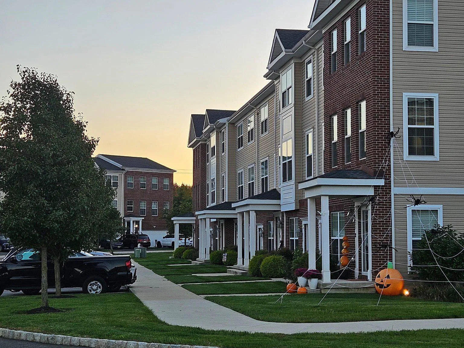 2 bed, 2.0 bath, 1376 sqft, $2,375 — Photo 3