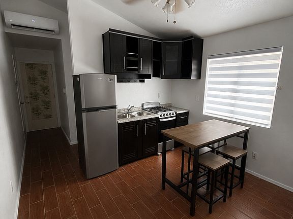 5th image of 723 E Father Rahm Ave #2