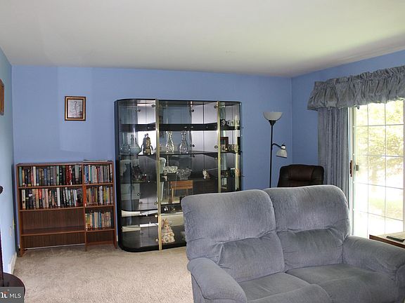 5th image of 128 Oak Knoll Cir
