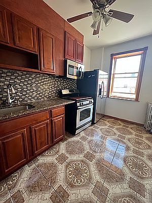 2nd image of 376 Cornelia St #2