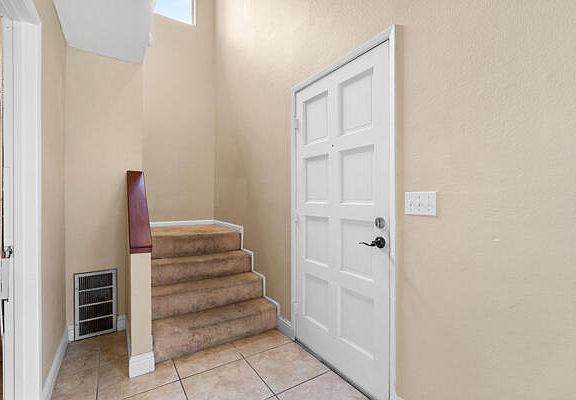 3rd image of 1217 E Ferguson Avenue