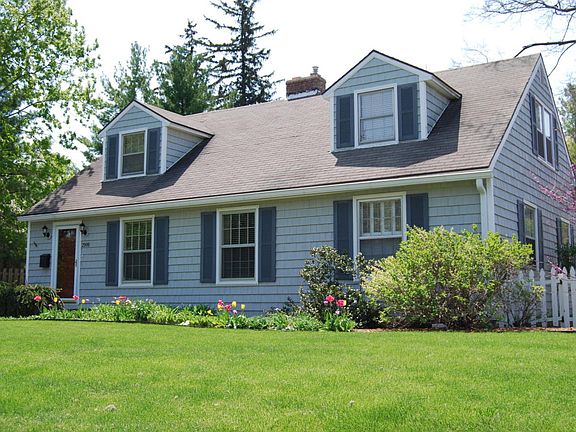 2nd image of 2900 Lake Dr SE