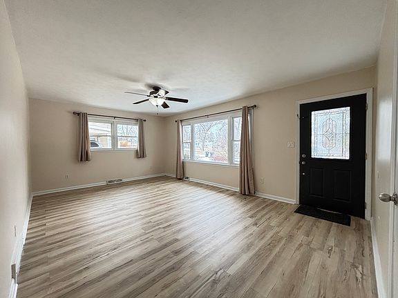 5th image of 955 Crestview Ct