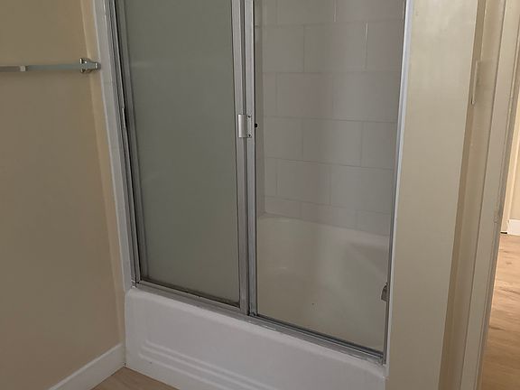 2nd image of 450 Midvale Ave APT 5