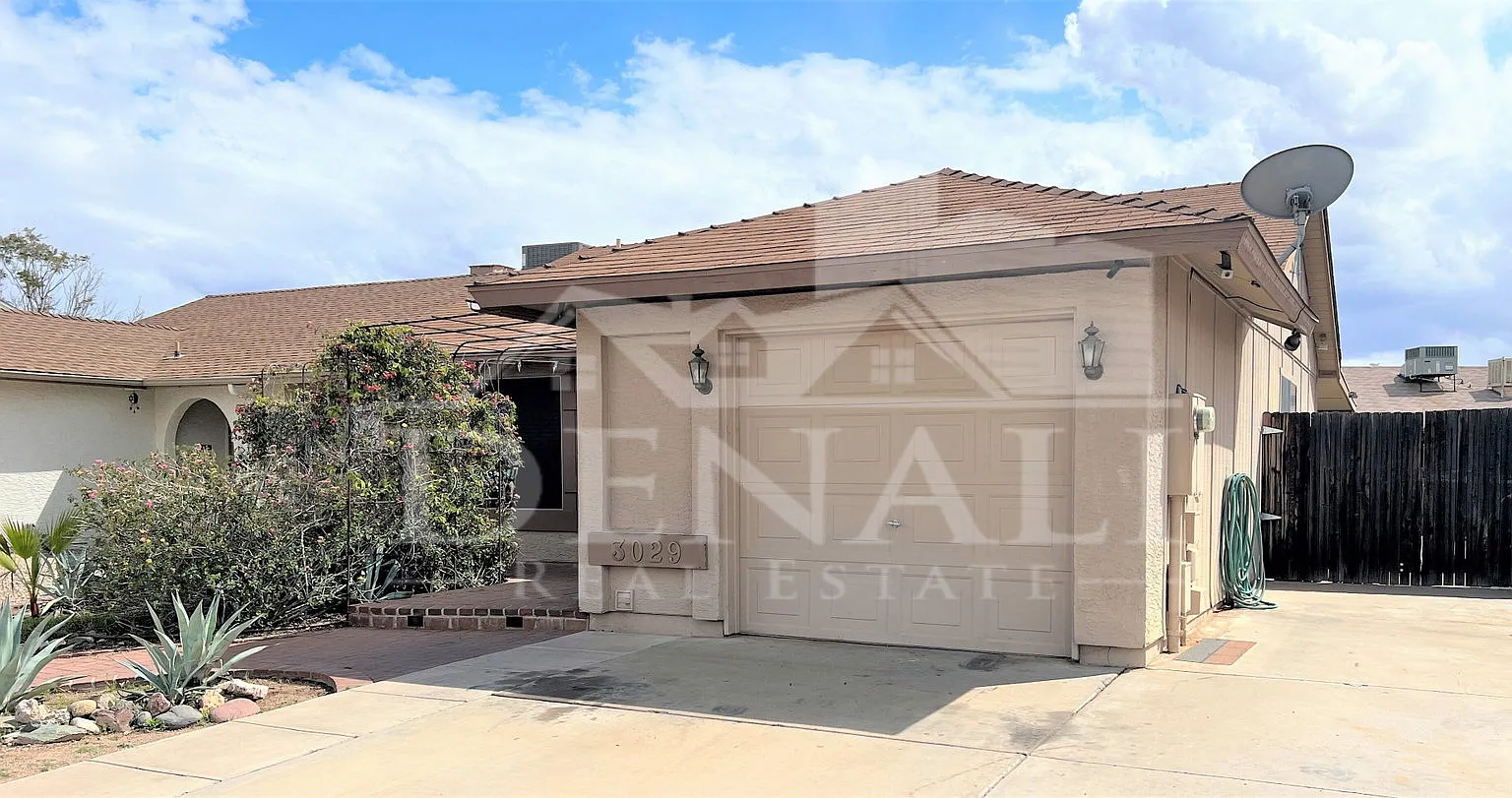 2 bed, 1.0 bath, 930 sqft, $1,795 — Photo 2