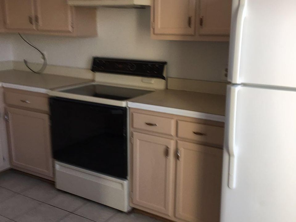 2nd image of 606 Stafford Glen Ct