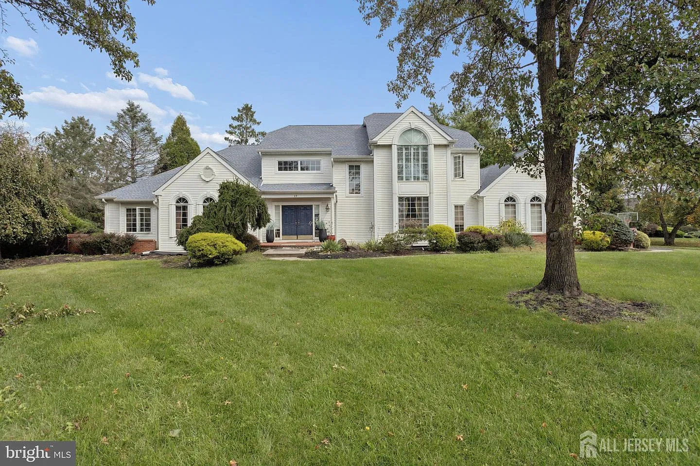 4 bed, 3.5 bath, 3943 sqft, $7,000 — Photo 1