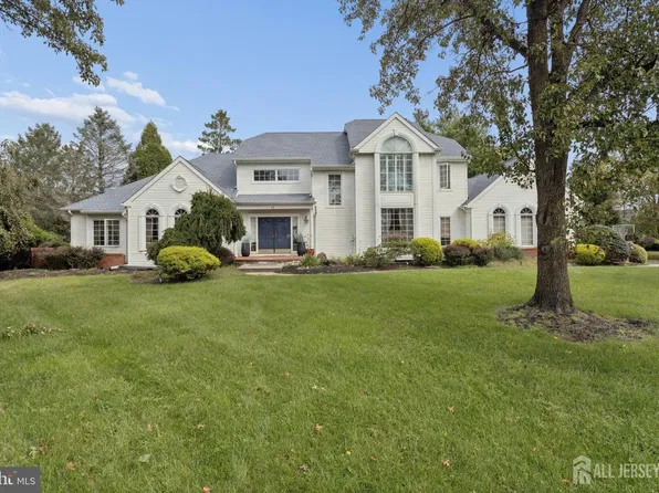 17 Glacier Dr, Princeton Junction, NJ 08550