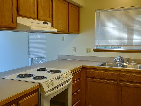 2nd image of 2232 & 2234 Yew St #2232