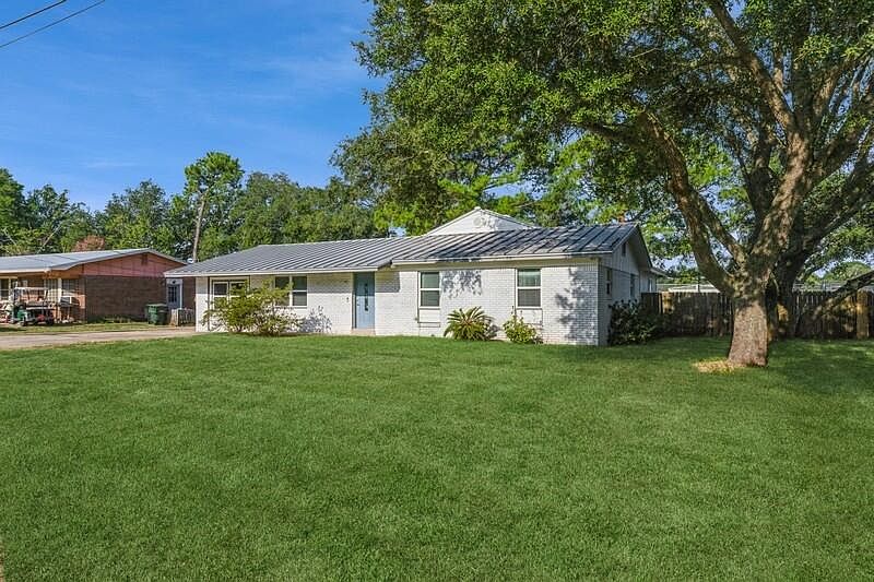 1st image of 112 Fulmar Cir NE