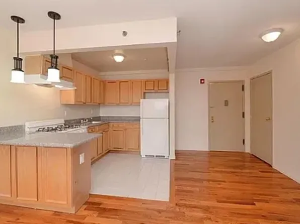 44 Hilton Ave APT C3, Hempstead, NY 11550