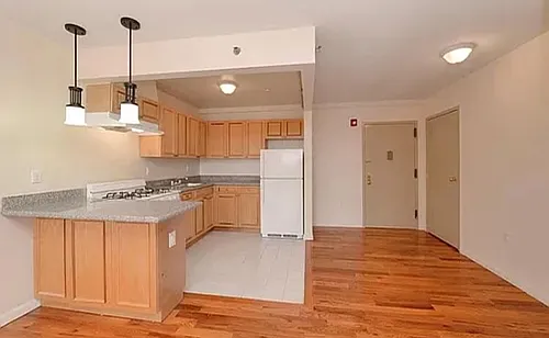 44 Hilton Ave Photo 1