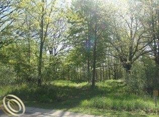 8663 S Shore Pte, Springfield, MI 48348