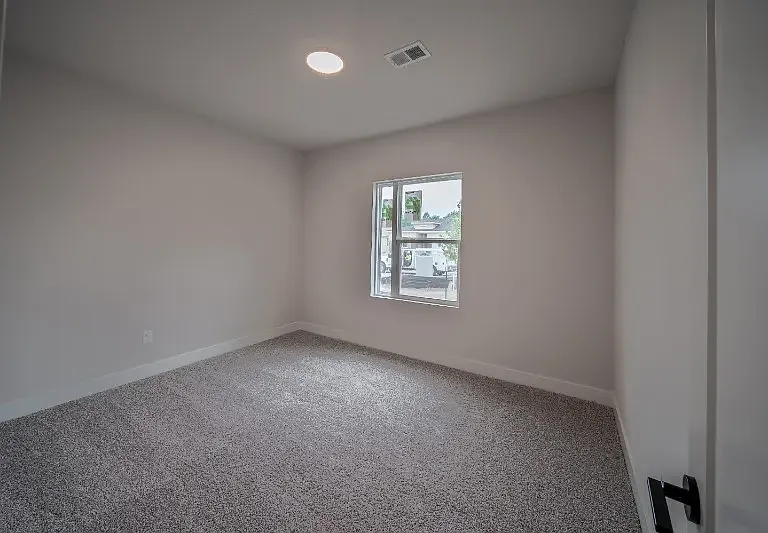20667 Barker St — Photo 7