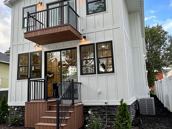 3rd image of 601 N Hill St