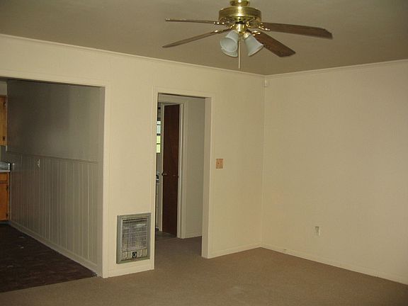 Living Room/Entrance