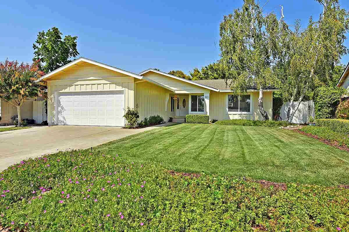 863 Hanover St photo 1